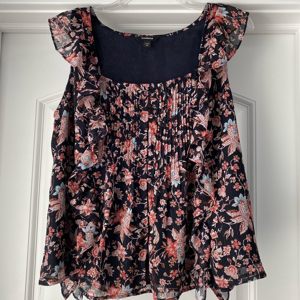 Express Ruffled Floral Top🌼🌺